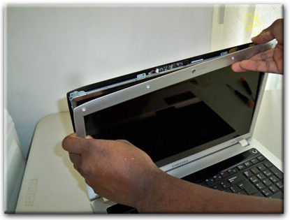 Замена экрана ноутбука Samsung в Колпино